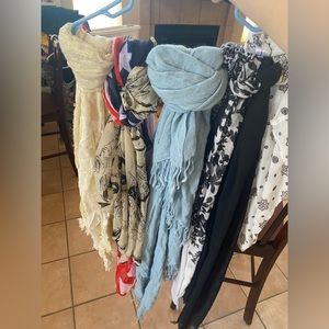Pack of 6 dress up scarfs